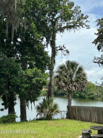 1900 E HOLLY OAKS LAKE Road E, Jacksonville, FL 32225