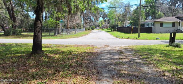 1900 E HOLLY OAKS LAKE Road E, Jacksonville, FL 32225