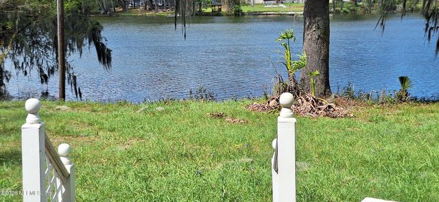 1900 E HOLLY OAKS LAKE Road E, Jacksonville, FL 32225