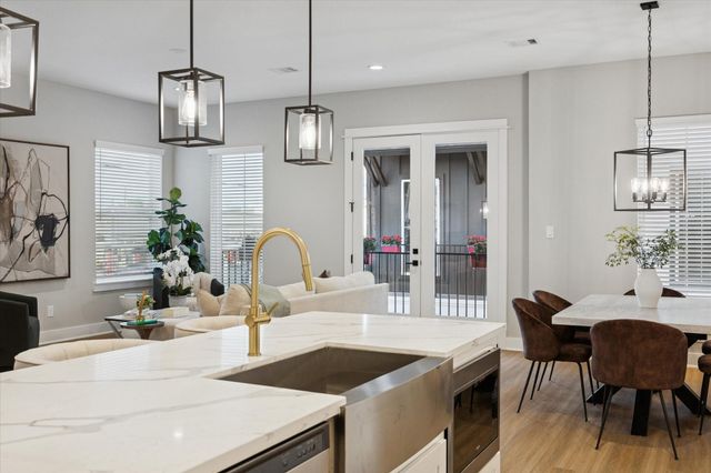 719 Thornton Road E, Houston, TX 77018