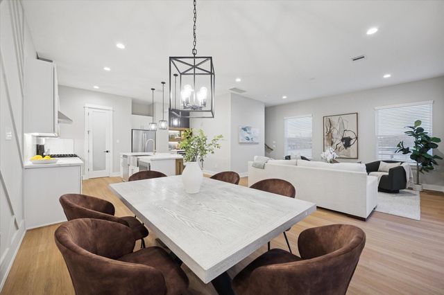 719 Thornton Road E, Houston, TX 77018