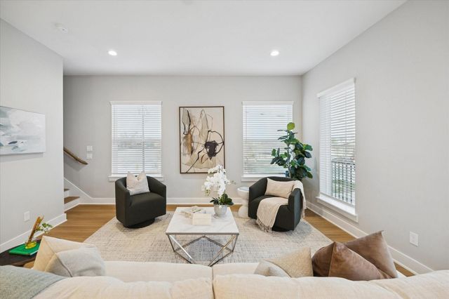 719 Thornton Road E, Houston, TX 77018
