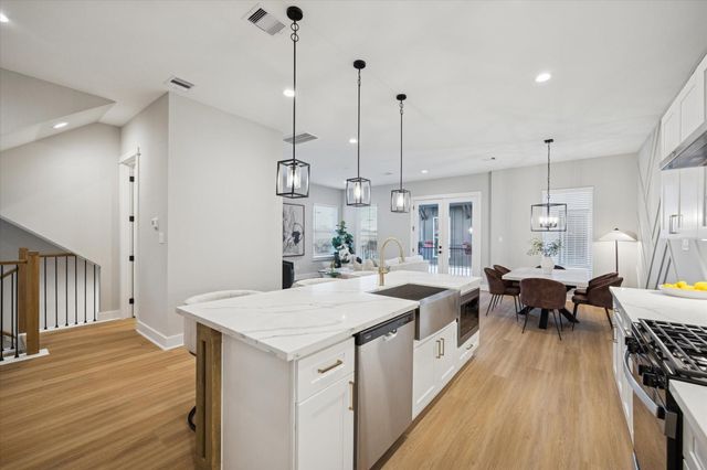 719 Thornton Road E, Houston, TX 77018