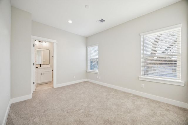 719 Thornton Road E, Houston, TX 77018