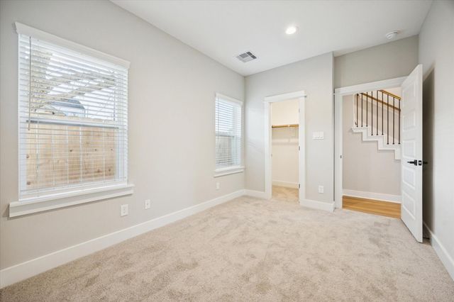 719 Thornton Road E, Houston, TX 77018