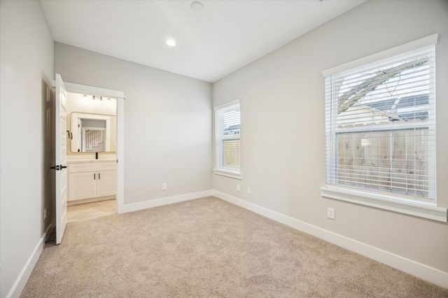 719 Thornton Road E, Houston, TX 77018