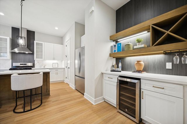 719 Thornton Road E, Houston, TX 77018