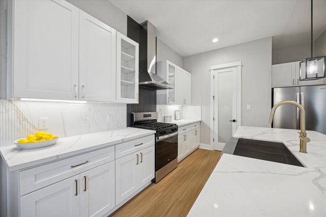 719 Thornton Road E, Houston, TX 77018