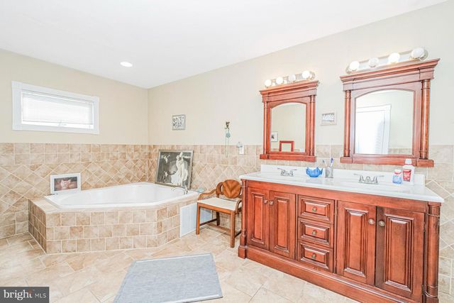 943 JENNIFER LANE, Manahawkin, NJ 08050