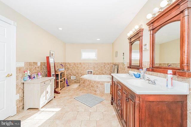 943 JENNIFER LANE, Manahawkin, NJ 08050