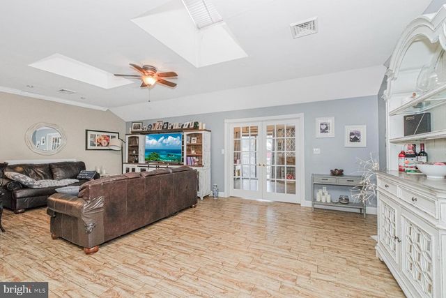 943 JENNIFER LANE, Manahawkin, NJ 08050