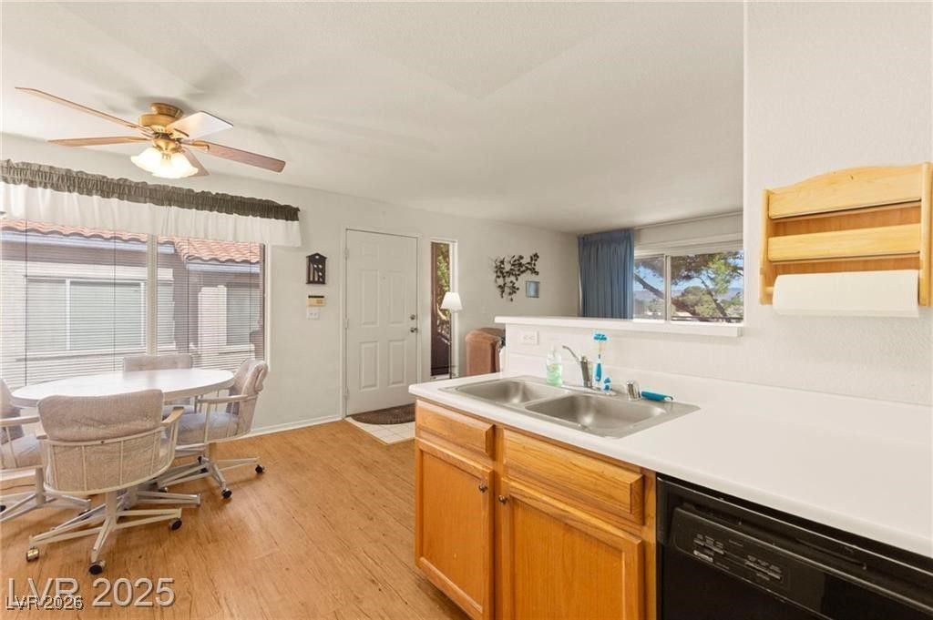 Image 16 of property listing at 3152 Tarpon Drive 203, Las Vegas, NV 89120