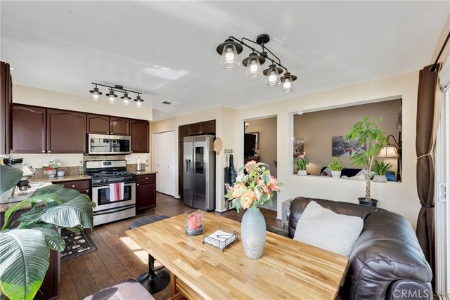 901 Primrose Lane, Corona, CA 92878