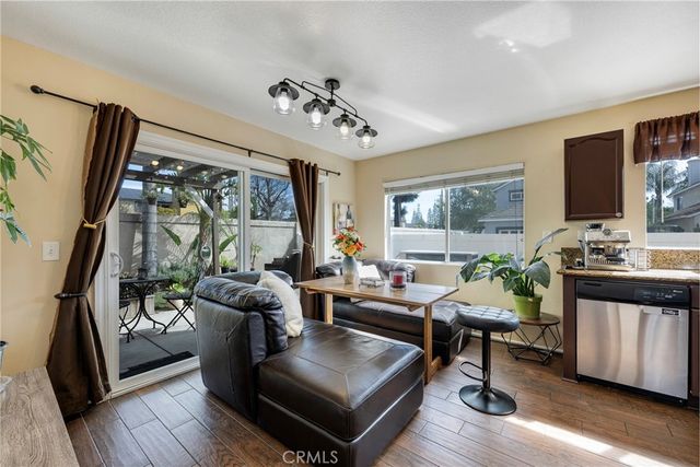 901 Primrose Lane, Corona, CA 92878