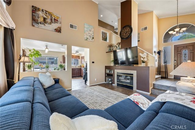 901 Primrose Lane, Corona, CA 92878