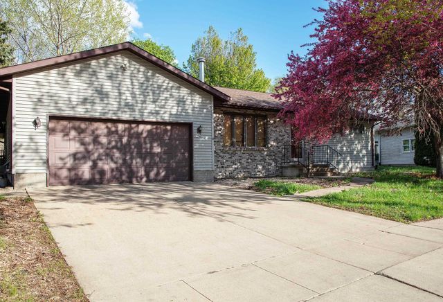 206 NW 24th Street, Waverly, IA 50677