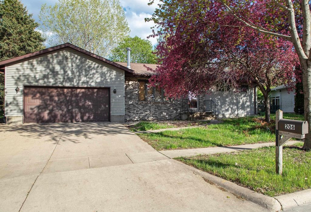 206 NW 24th Street, Waverly, IA 50677