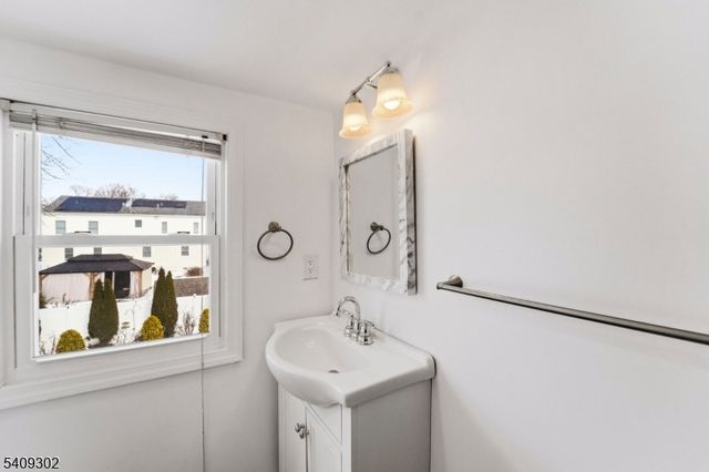 814 Falesky St, Rahway City, NJ 07065