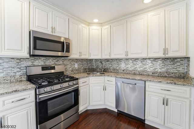 814 Falesky St, Rahway City, NJ 07065