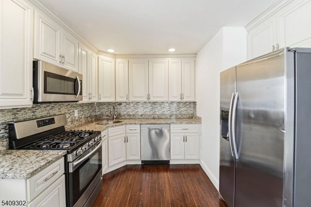 814 Falesky St, Rahway City, NJ 07065