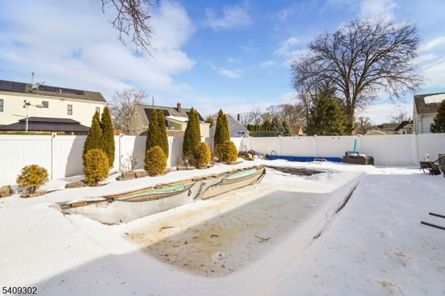 814 Falesky St, Rahway City, NJ 07065