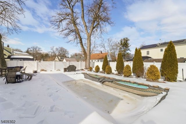 814 Falesky St, Rahway City, NJ 07065