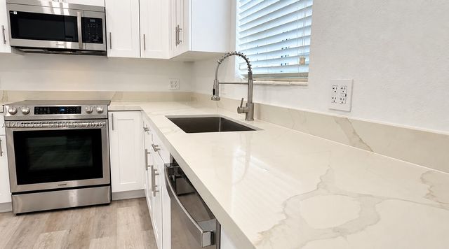 1401 NE 152nd St, North Miami Beach, FL 33162