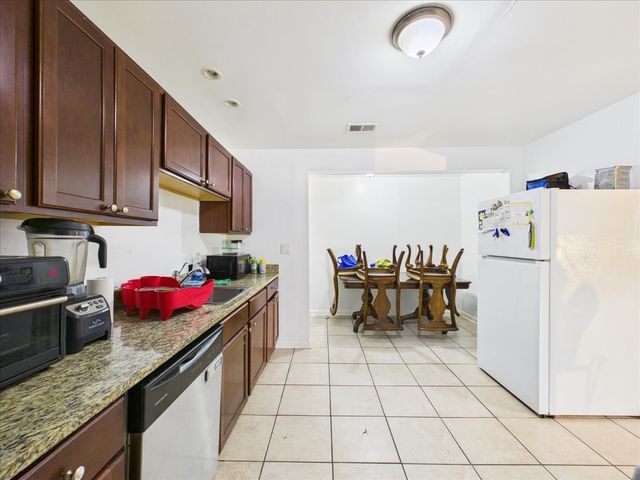 121 Fairway Road, Carpentersville, IL 60110