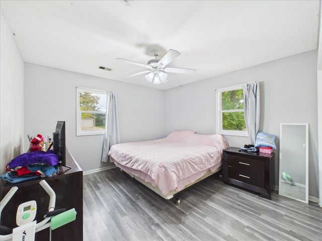 121 Fairway Road, Carpentersville, IL 60110