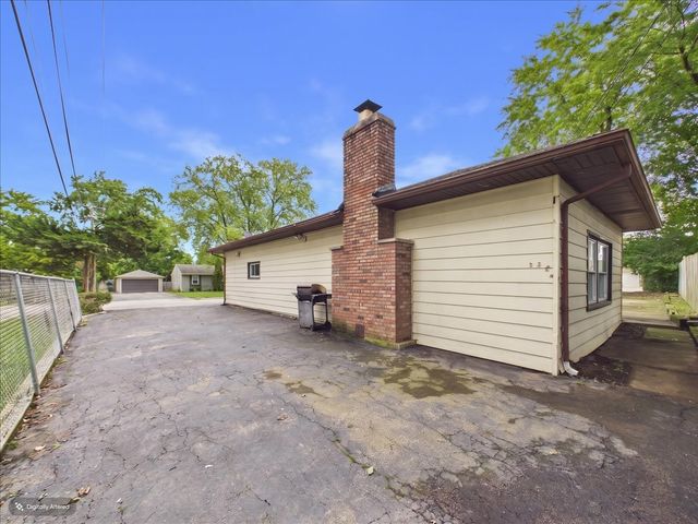 121 Fairway Road, Carpentersville, IL 60110