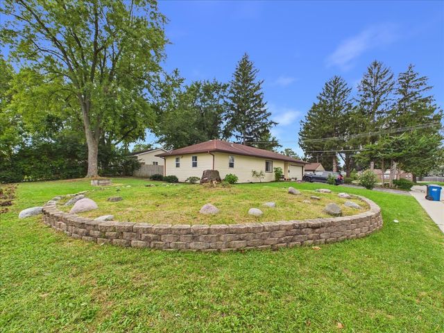 121 Fairway Road, Carpentersville, IL 60110
