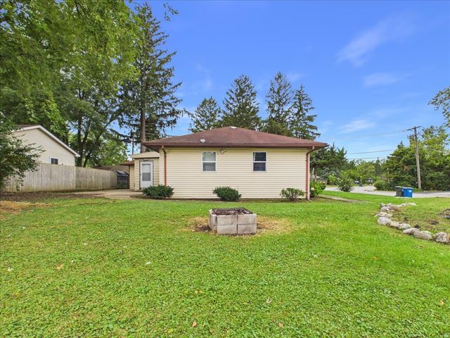 121 Fairway Road, Carpentersville, IL 60110