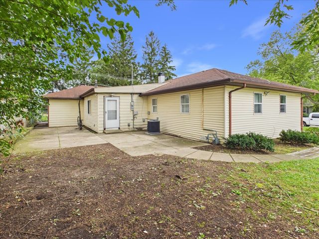 121 Fairway Road, Carpentersville, IL 60110