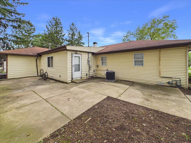121 Fairway Road, Carpentersville, IL 60110