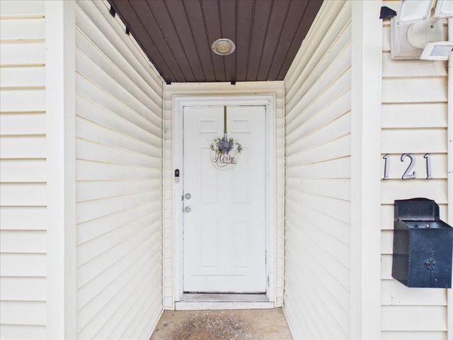 121 Fairway Road, Carpentersville, IL 60110
