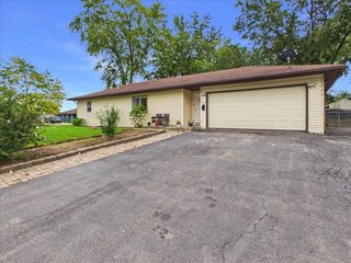 121 Fairway Road, Carpentersville, IL 60110