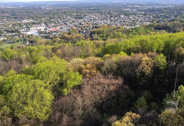 4825 South Mountain Drive, Upper Milford Twp, PA 18049