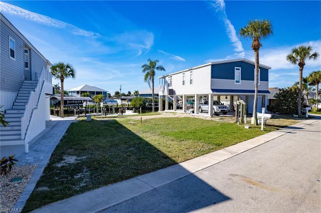 11550 Dogwood LN, Fort Myers Beach, FL 33931