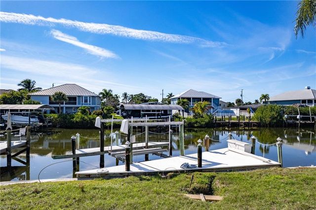 11550 Dogwood LN, Fort Myers Beach, FL 33931