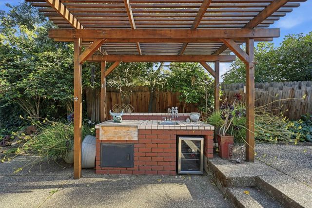 116 Rock Canyon Ct, Folsom, CA 95630
