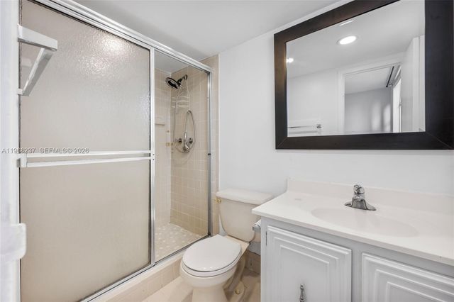 2861 Somerset Dr 104, Lauderdale Lakes, FL 33311