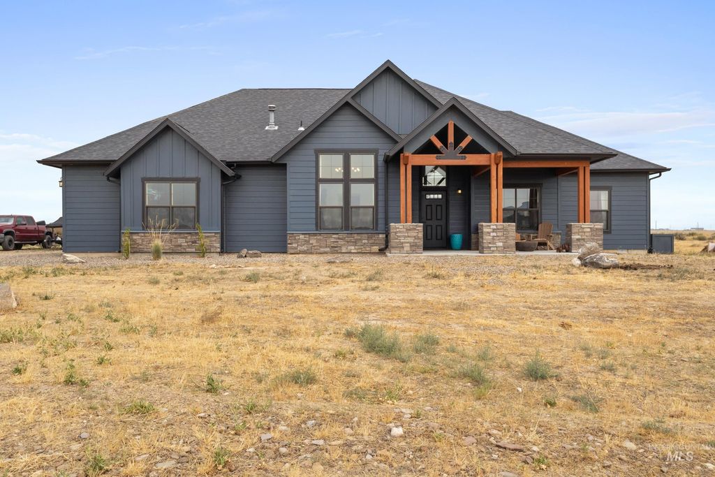 1936 E Bonanza Ct, Mountain Home, ID 83647 photo 1