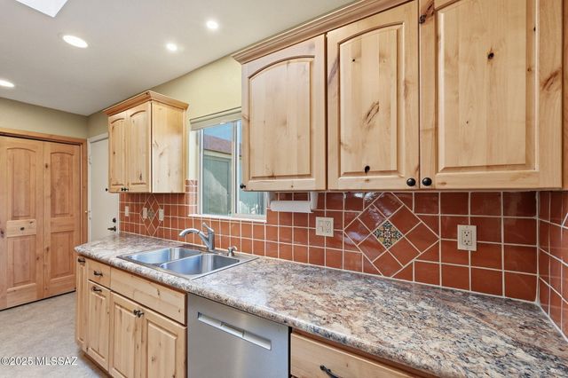 955 S Camino Del Monte, Green Valley, AZ 85614