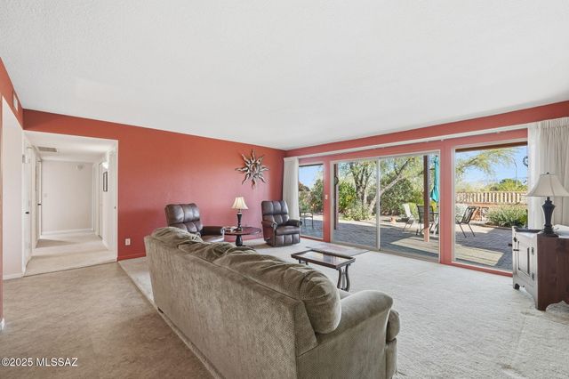 955 S Camino Del Monte, Green Valley, AZ 85614