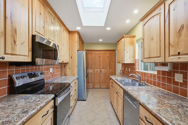 955 S Camino Del Monte, Green Valley, AZ 85614