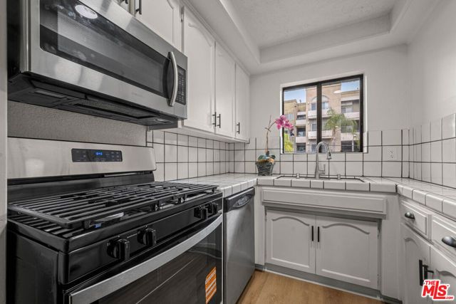 1355 N Sierra Bonita Avenue 203, West Hollywood, CA 90046