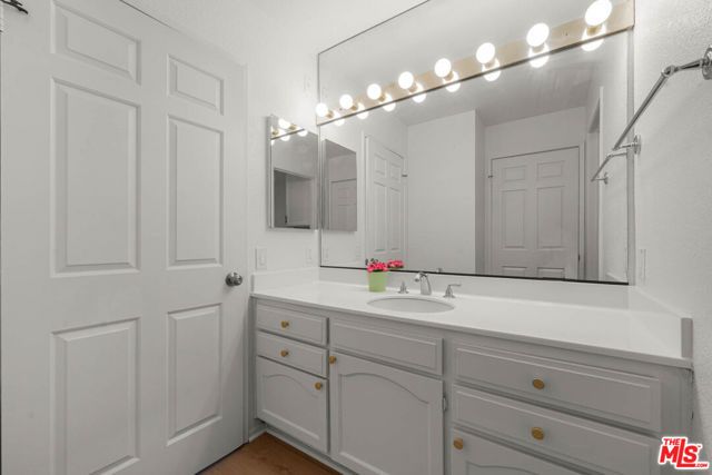 1355 N Sierra Bonita Avenue 203, West Hollywood, CA 90046