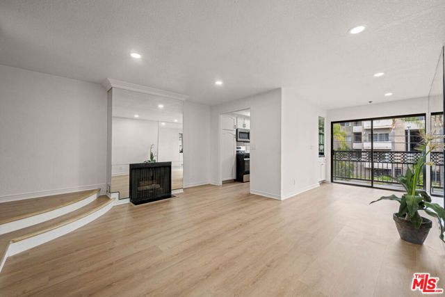 1355 N Sierra Bonita Avenue 203, West Hollywood, CA 90046
