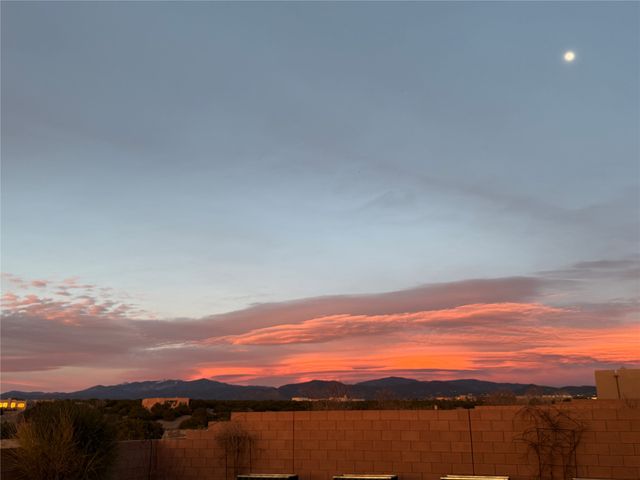 55 Via Orilla Dorado, Santa Fe, NM 87508