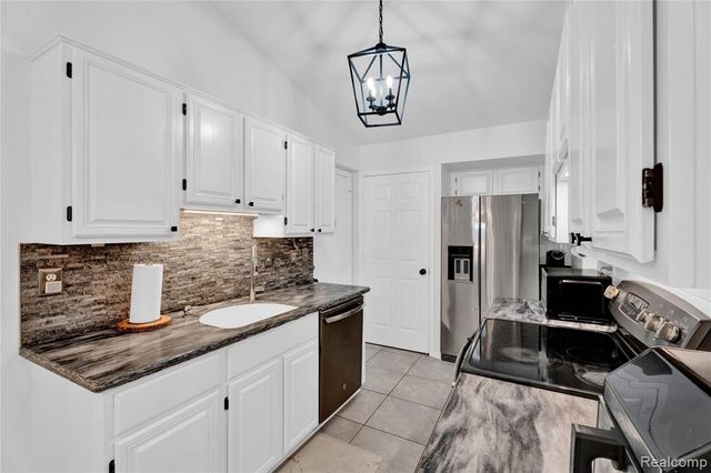 44472 Virginia Court, Clinton Township, MI 48038